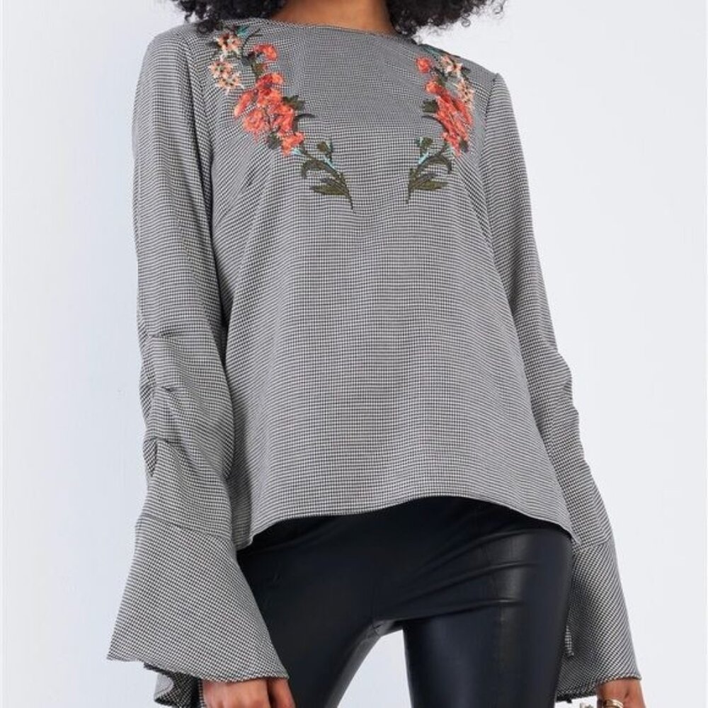 Sugarlips Womens Black White Top Floral Embroidery Long Flutter Sleeves size M